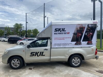 ติดสติ๊กเกอร์โฆษณาที่รถ